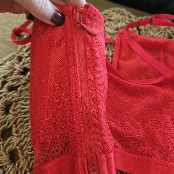 NWT VS Very Sexy unlined strapless- large - Picture 10 of 12